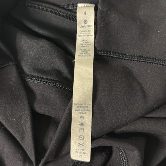 Lululemon Align HR Pant 25” Pockets. Size 6 - Picture 2 of 6